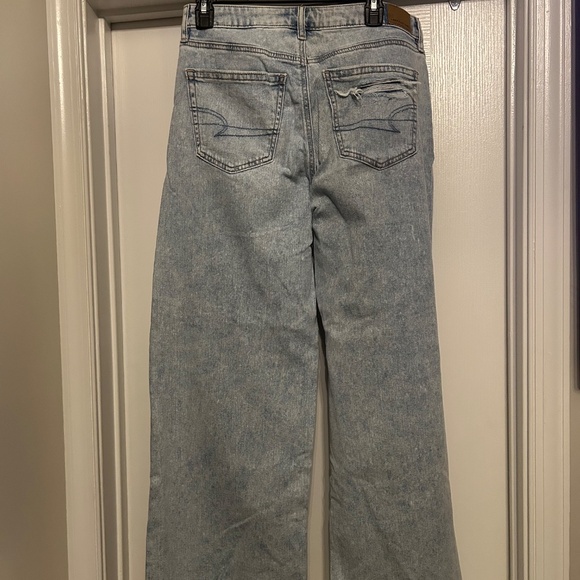 Women’s American Eagle Dreamy Drape Jeans - Picture 2 of 4